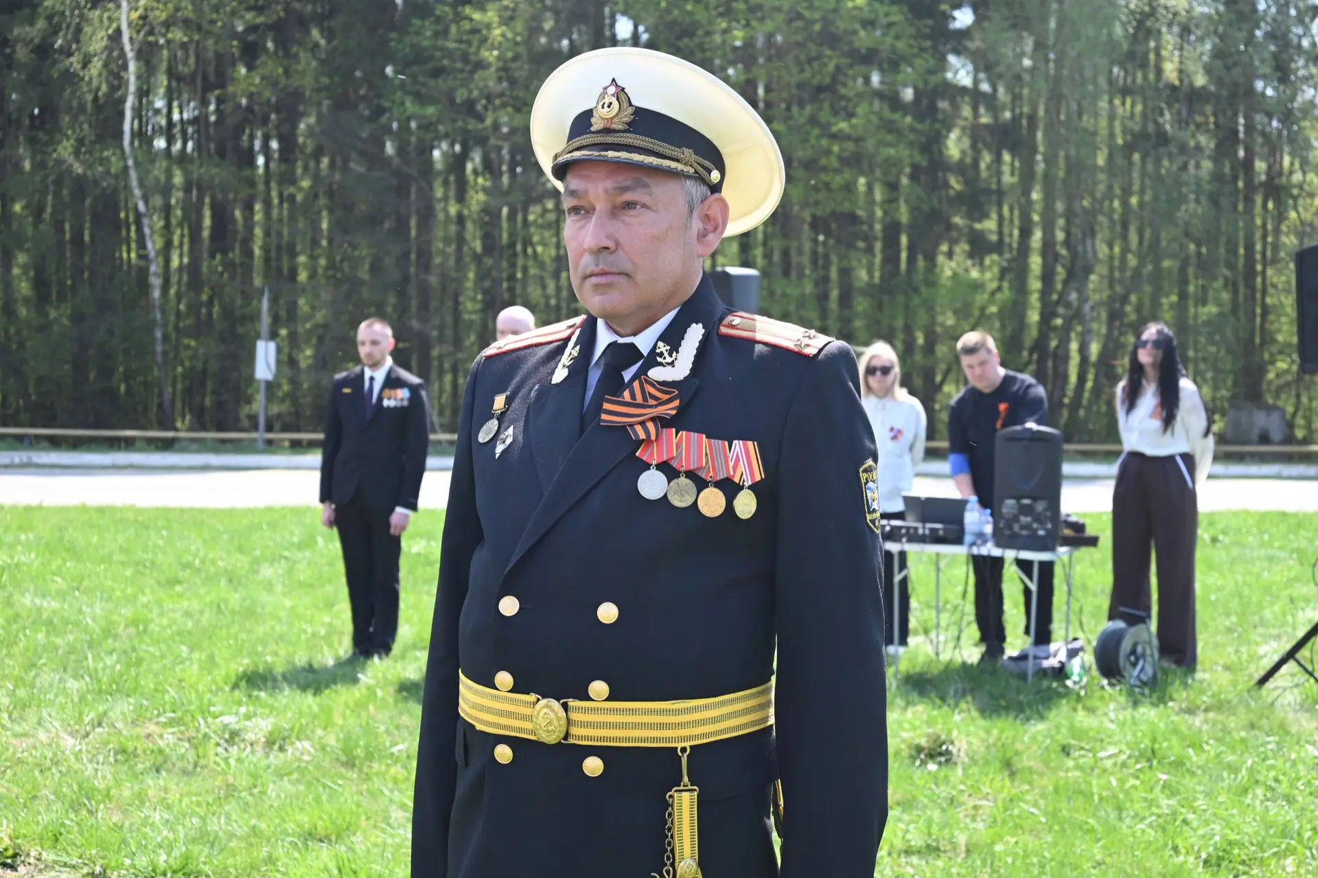 В рамках Всероссийской акции «Знамя Победы» ребята из Дома Юнармии Тарусской школы № 1 имени Героя Р