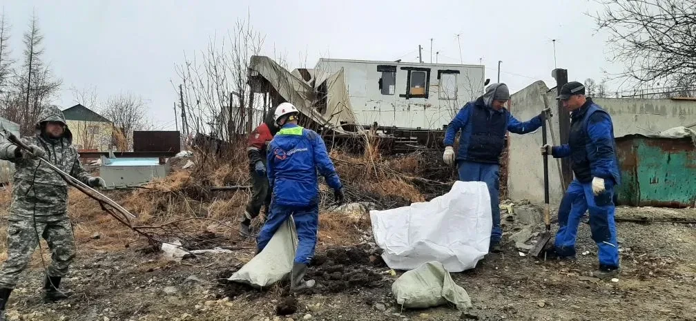 #Зеленыйчетверг в Айхале   🌿 Сегодня сотрудники ООО «АЛРОСА-Спецбурение» приняли участие в субботник