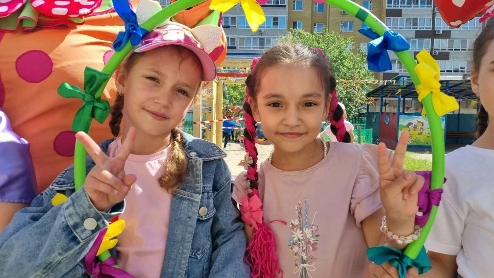 Сегодня в нашем детском саду состоялся яркий и красочный праздник «Фестиваль бантиков». Бантики повс