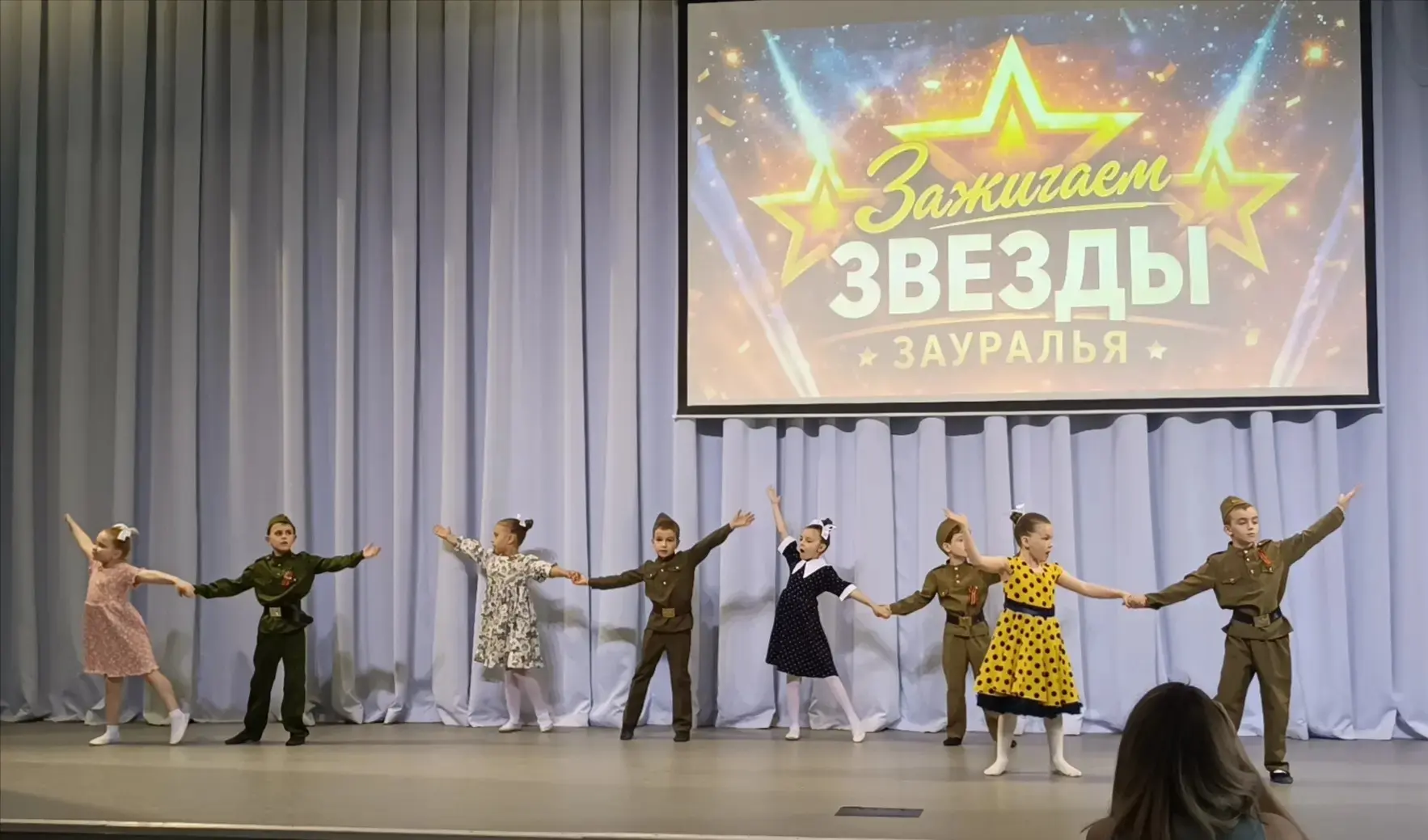 🌟🌟🌟 Фестиваль «Зажигаем звёзды Зауралья»

С радостью делимся новостью: сегодня сотрудники и воспи