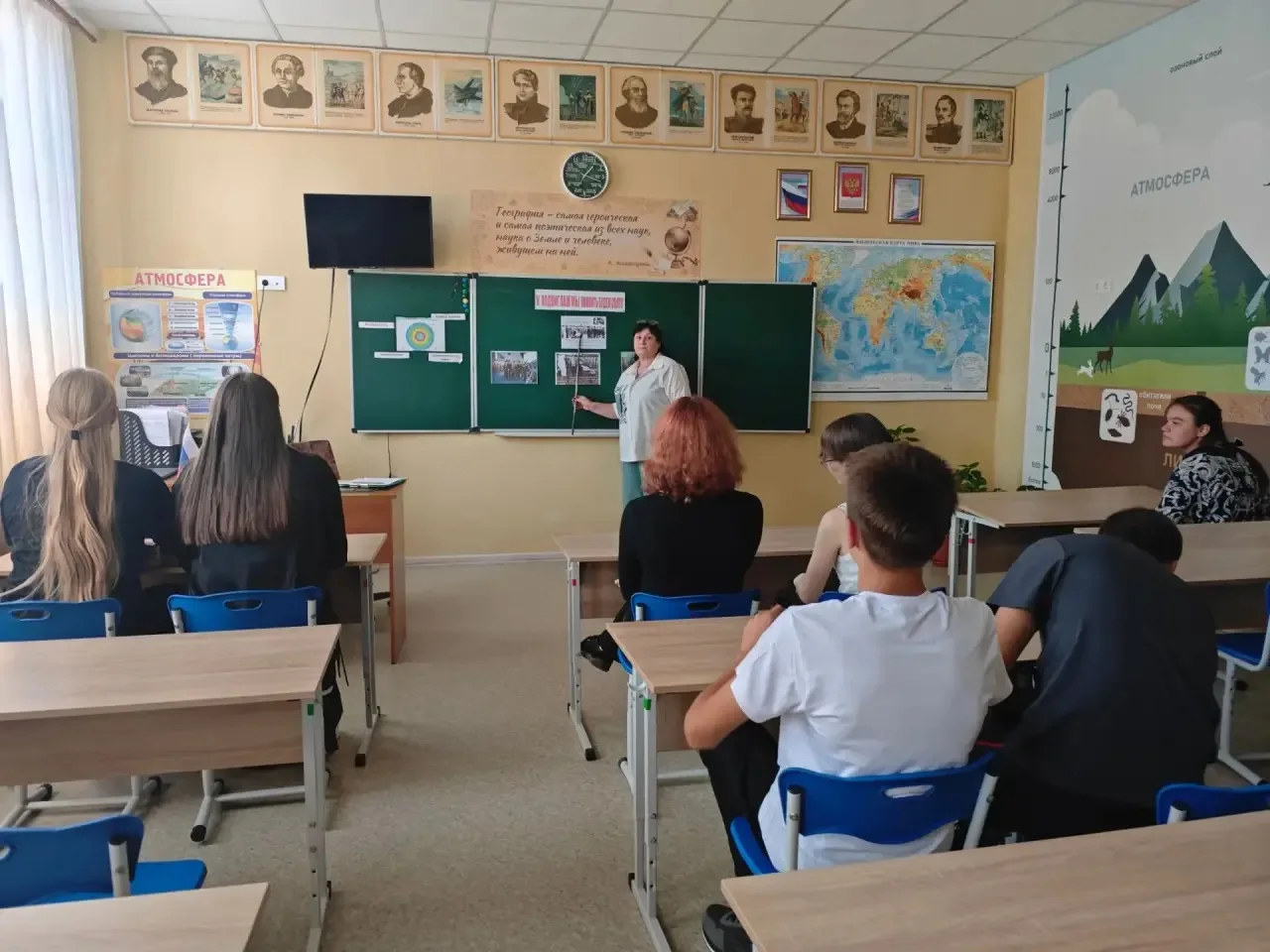 🌍 В нашей школе прошли классные часы, посвященные Дню окончания Второй Мировой войны.