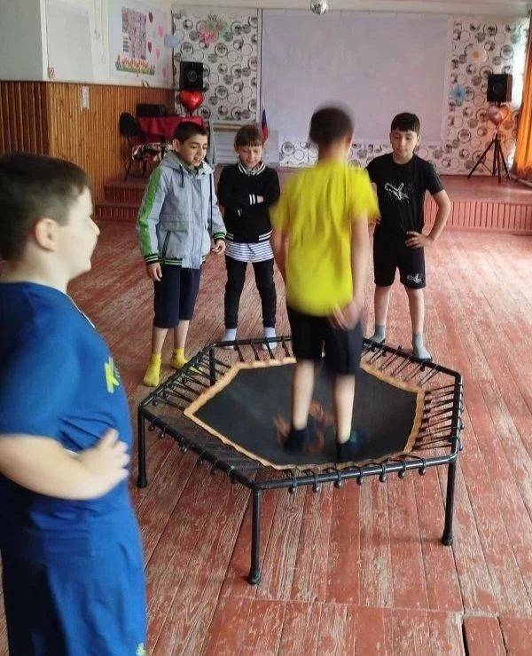 Культорганизатор Вишневского СК, Козинкова А.А., 7 июня провела игровую программу "Сказ...