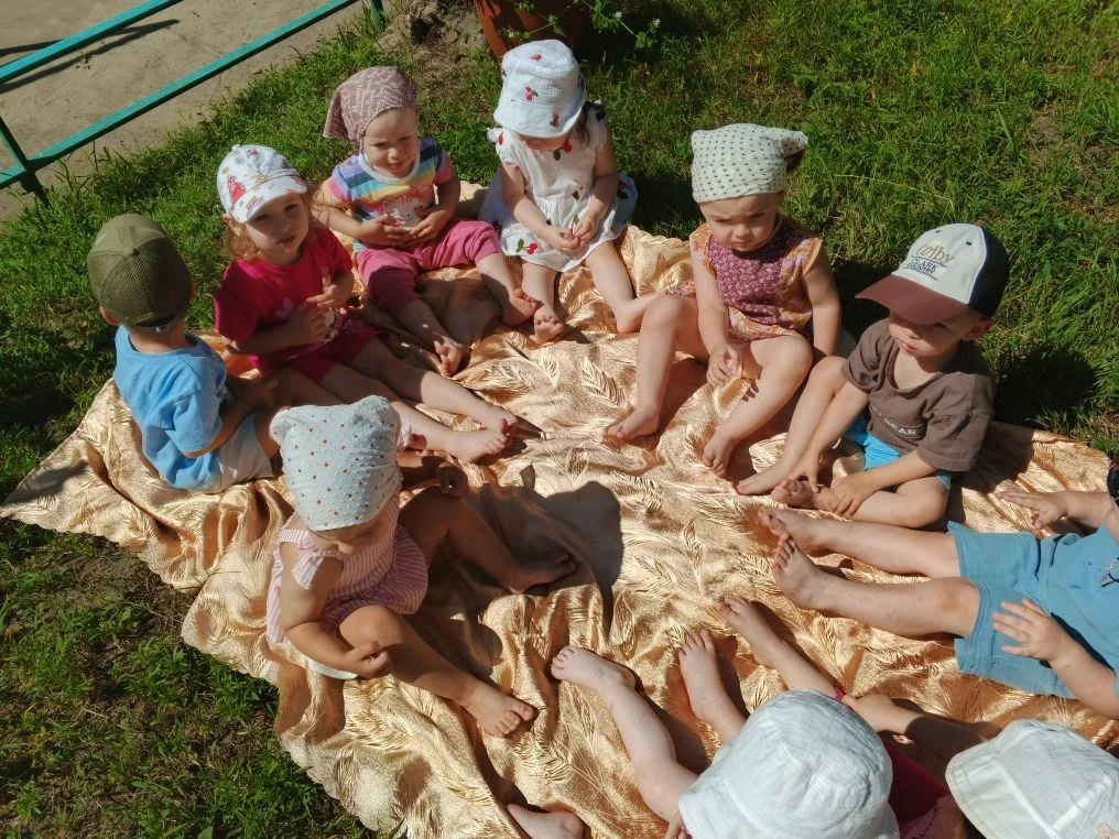 ☀️ Закаливание на прогулке — залог крепкого здоровья малышей! ☀️
