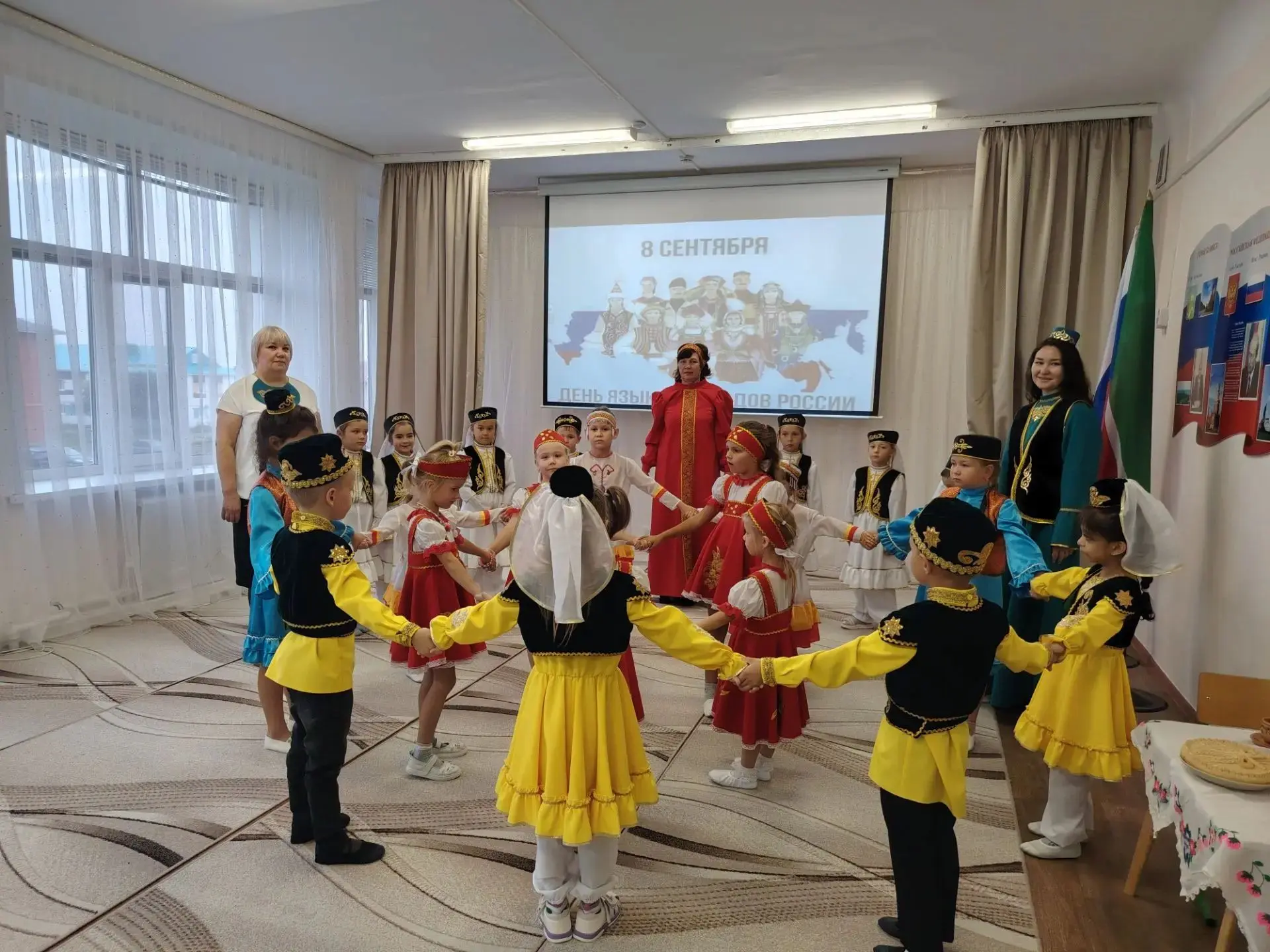 👑В детских садах района прошел "Сказочный день"