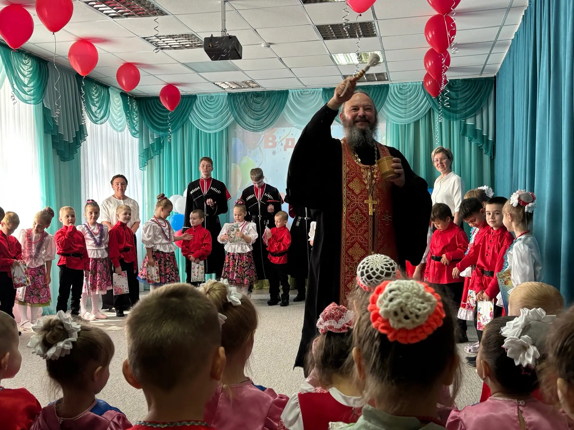 Казачий выпускной прошел в детском саду №4 станицы Бриньковской  В казачьем детском саду «Веселый ру