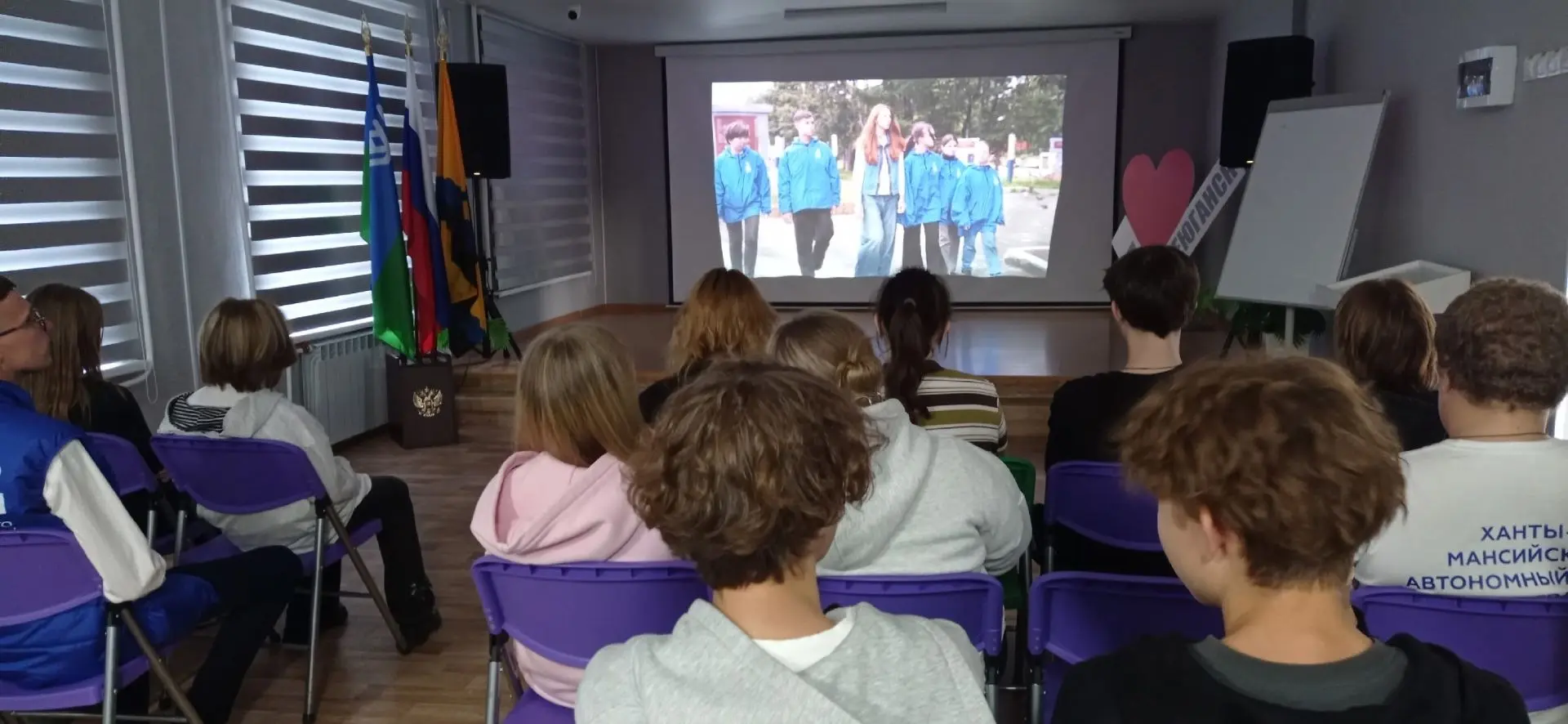 🕊Волонтёры Победы организовали для подростков в Центре молодёжных инициатив просмотр о...