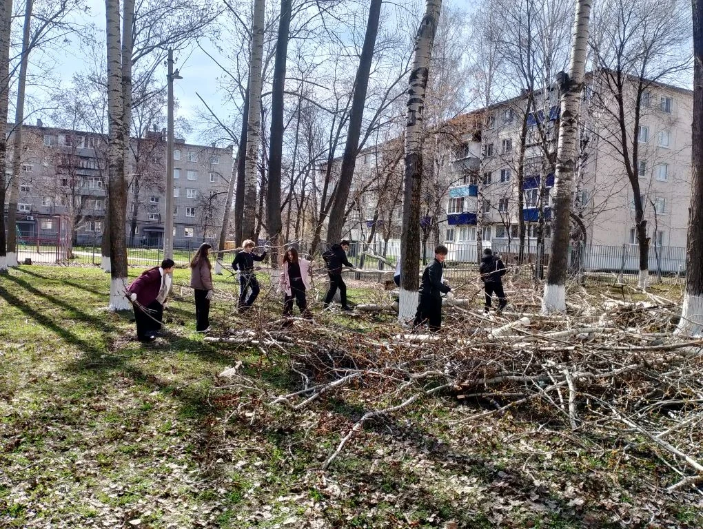 К Всероссийской неделе субботников «Мы за чистоту» присоединились обучающиеся 9 Г класса. Акция, при