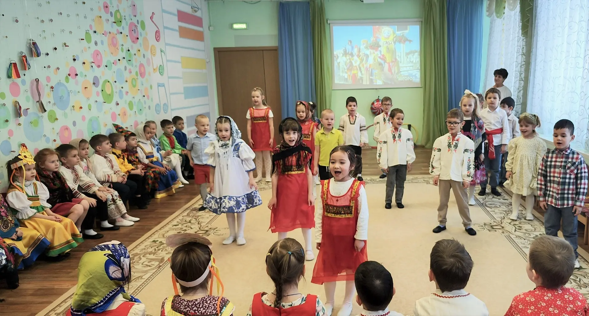 ☀️ Масленичные забавы у наших дошколят!  На этой неделе во всех дошкольных отделениях ребята провожа