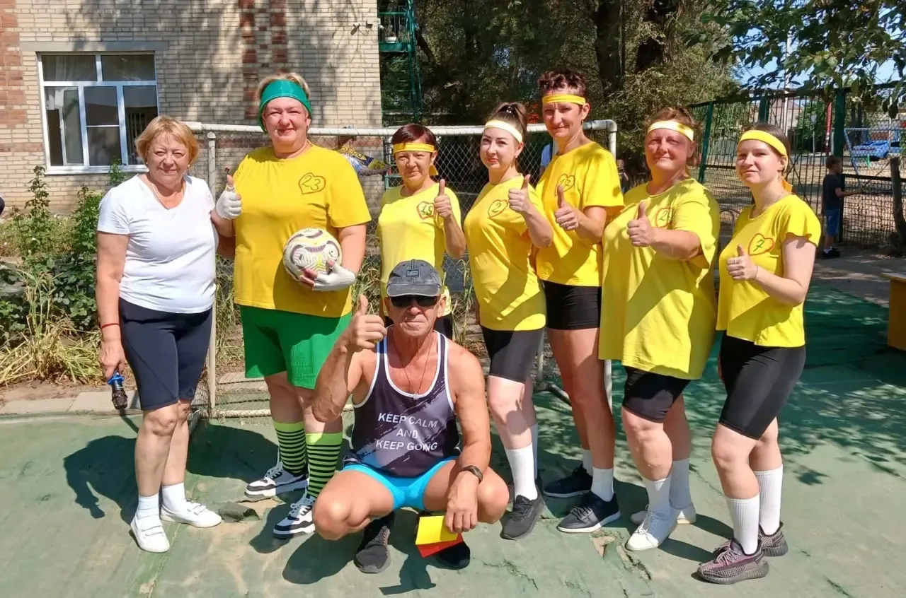 Заголовок: ⚽️ Педагоги принимают вызов! Ответный матч в «Золотом ключике»!Помните, как ...