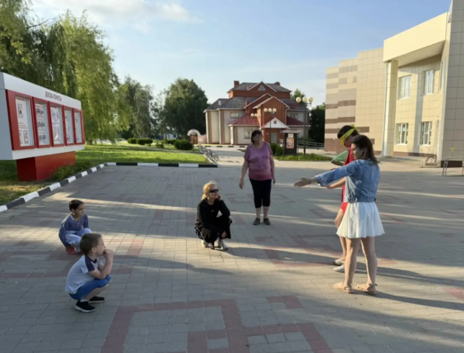 КАНИКУЛЫ С МУЗЕЕМ
🌞Солнечный субботний вечер подарил юным Ивнянцам встречу «А у нас во дворе…» с со