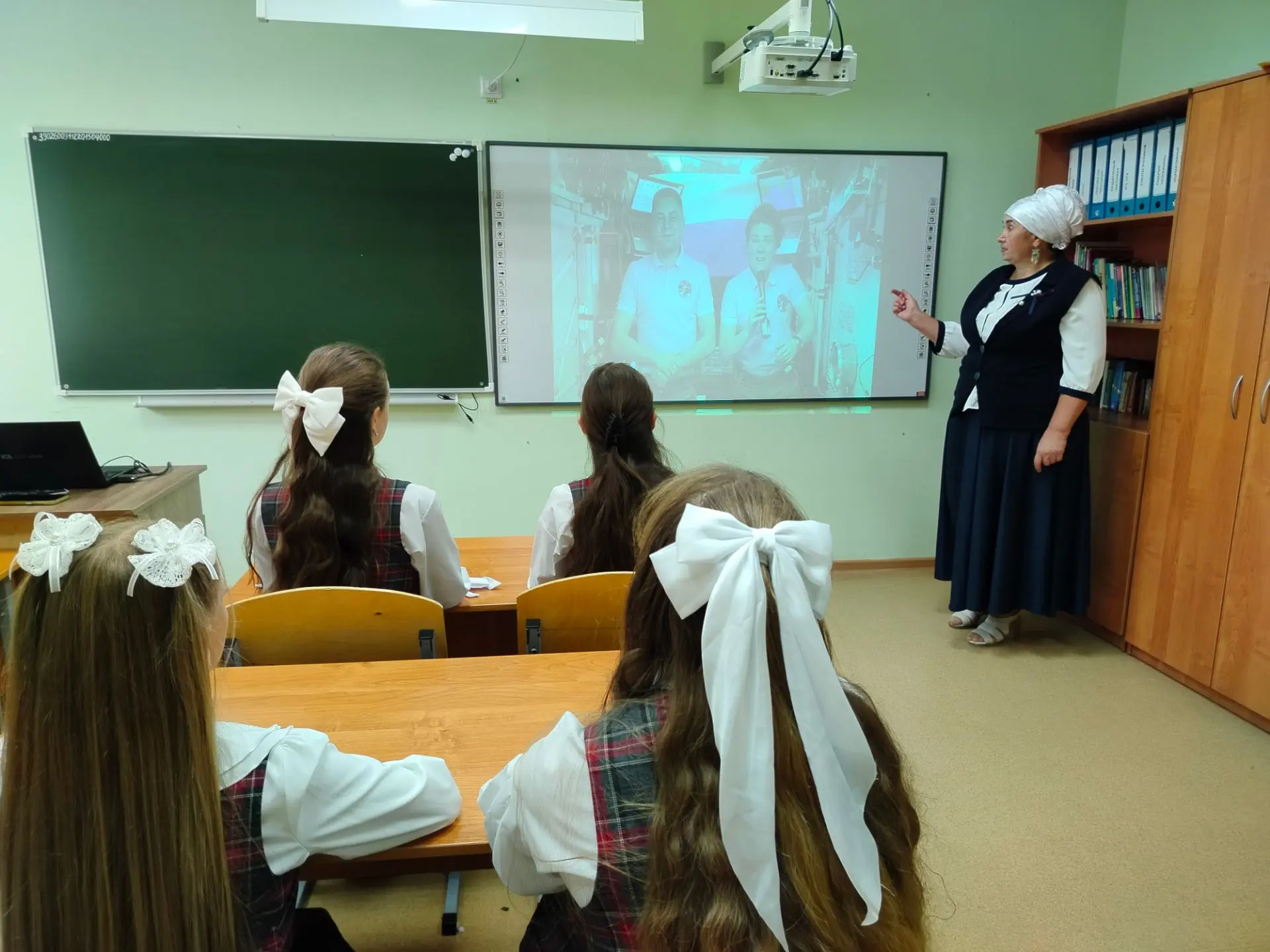 Новый учебный год в нашей школе начался с «Разговоров о важном»