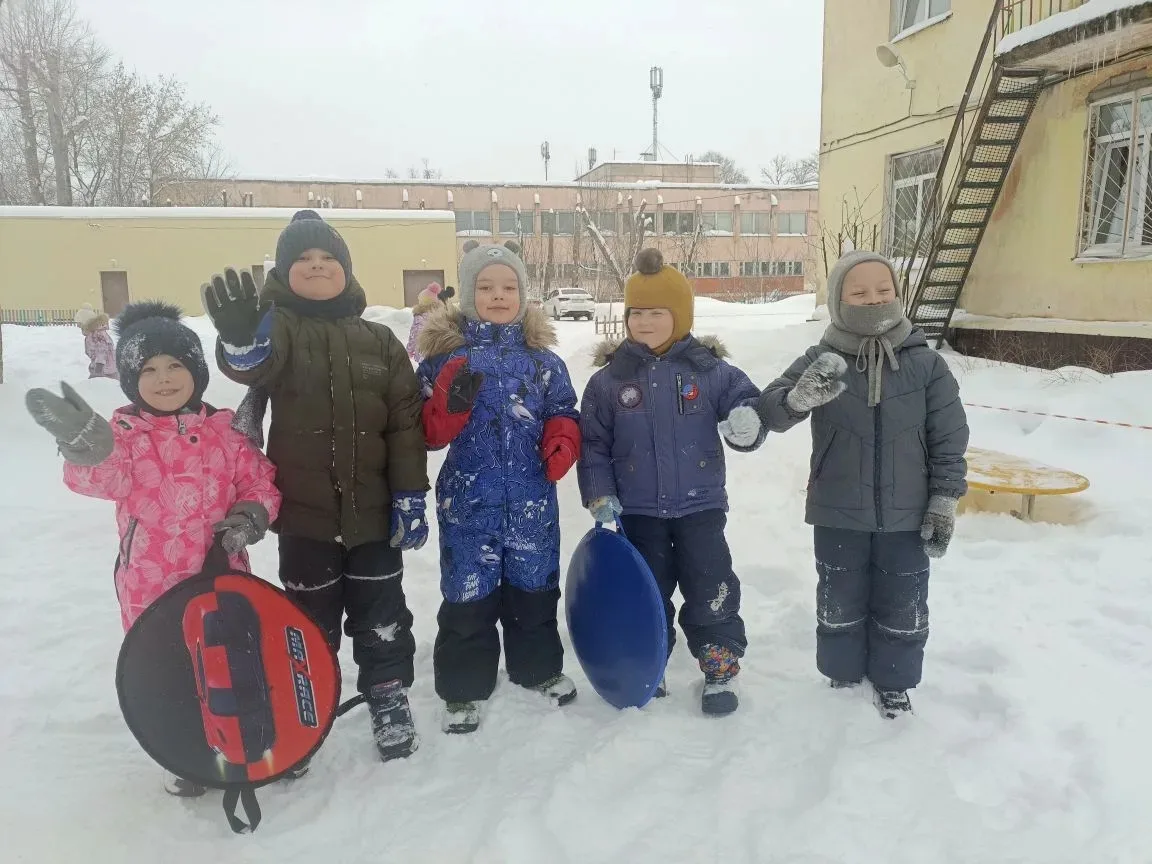 Веселые гномики на прогулке