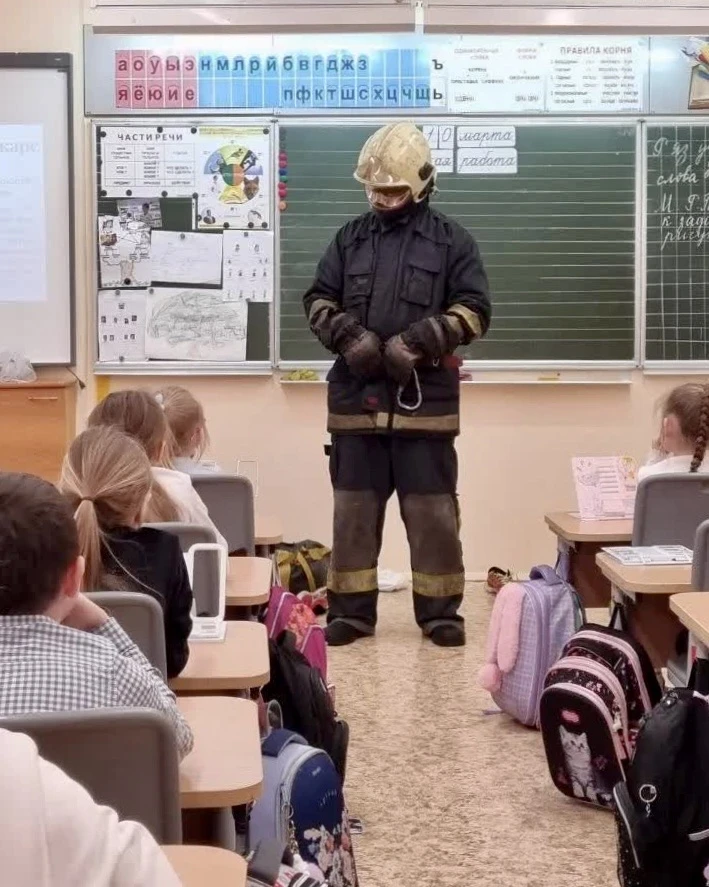 🚨 Урок безопасности для второклассников 🚨10 марта в 2 «А», 2 «В» и 2 «Г» классах прошёл урок безопас