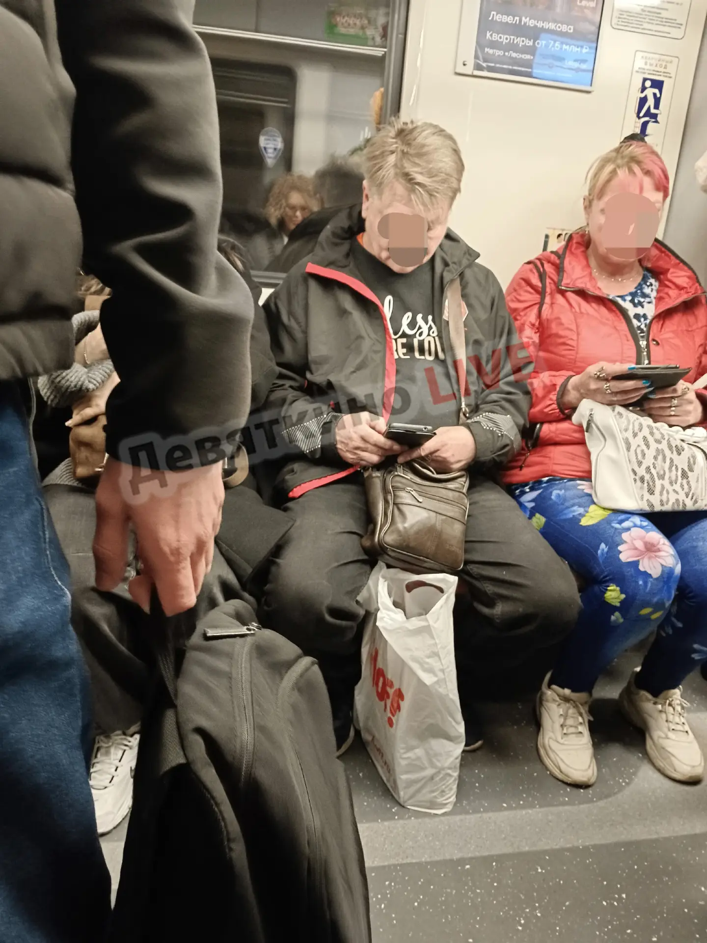 Сегодня в метро Девяткино увидела не красивый поступок. И многих затронула это, но рядо...