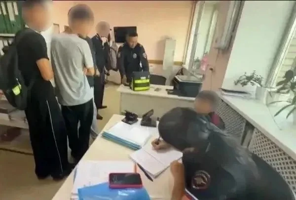 В Туве полиция привлекла к ответственности родителей нетрезвых подростков, обнаруженных у реки

Сотр