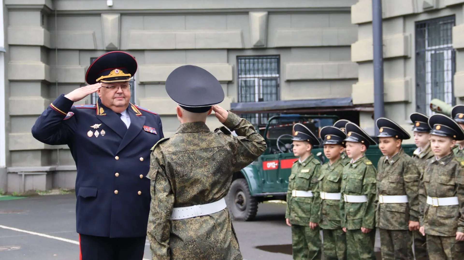 ⭐ «Тяжело ли быть генералом?» – в День знаний кадеты встретились с Министром внутренних...