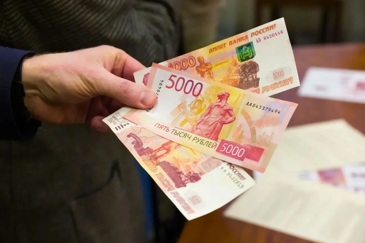 Фальшивые пятитысячные и двухтысячные купюры чаще всего находят на Южном Урале