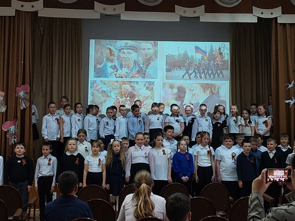 ✨ В рамках акции "Эхо победы" в нашей школе прошёл трогательный литературно-музыкальный вечер «Памят