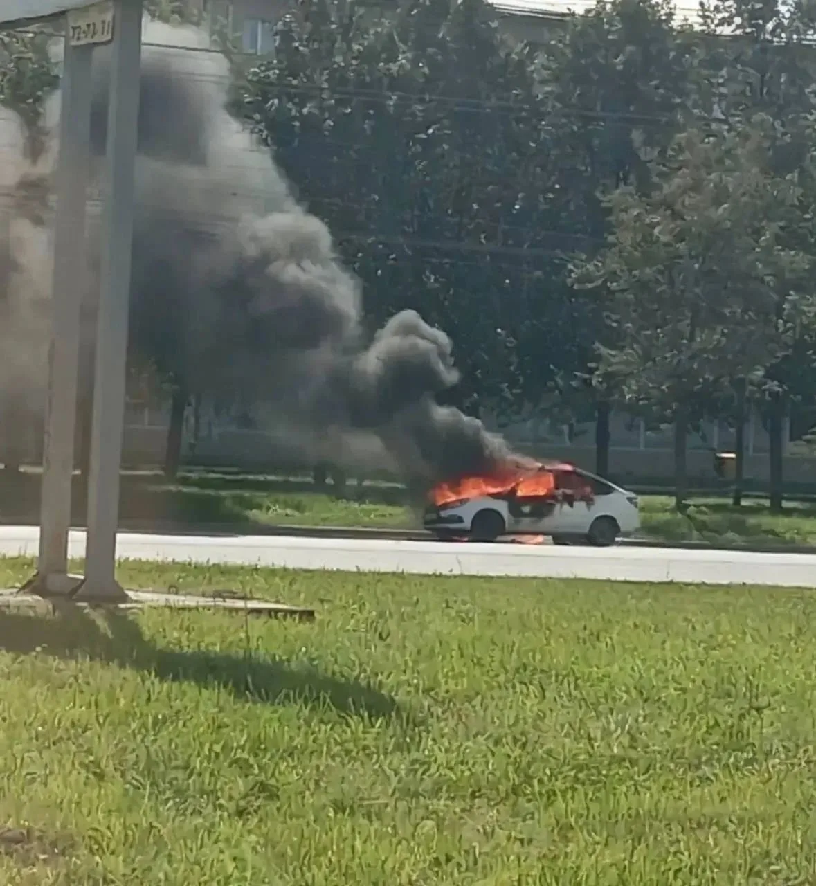 На воткинском шоссе горит автомобиль😨