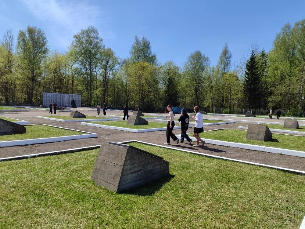 🕯️ В 7-Б классе   классный час прошёл там, где уроки не заканчиваются никогда.   В преддверии 9 Мая 