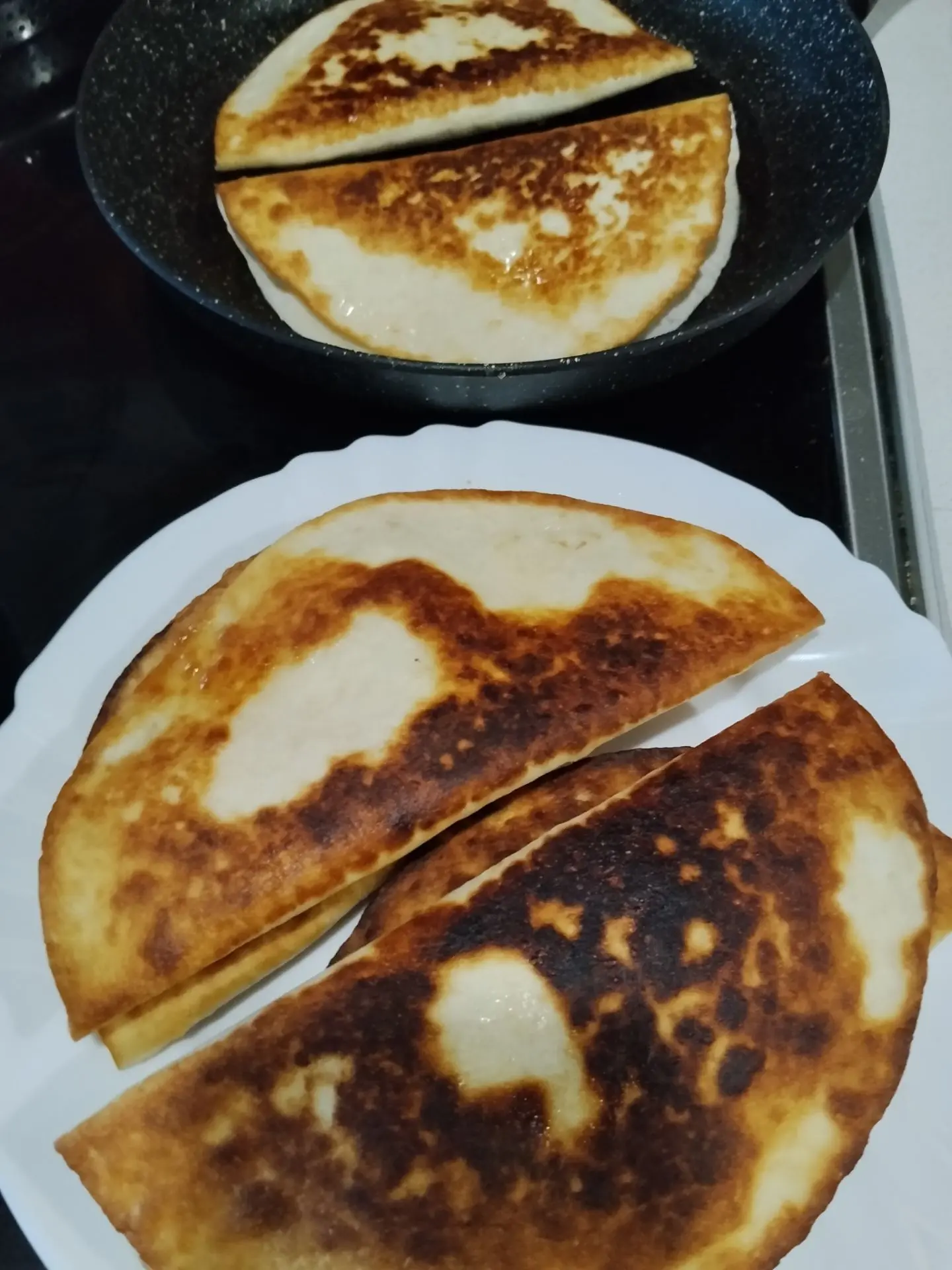 На завтрак лепёшки с начинкой🍳☕🍞