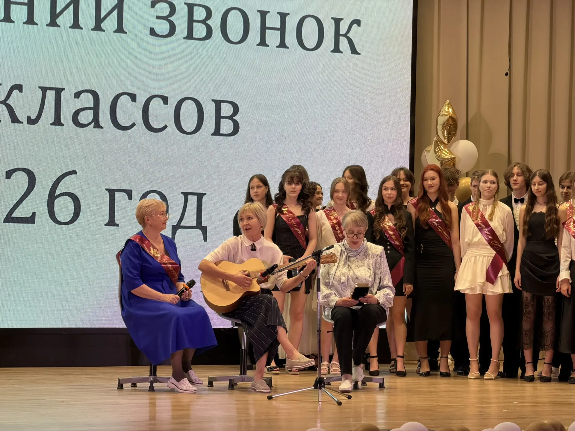 🔔Сегодня в гимназии №120 по-особенному красиво, торжественно и беспокойно. Причина такого состояния 
