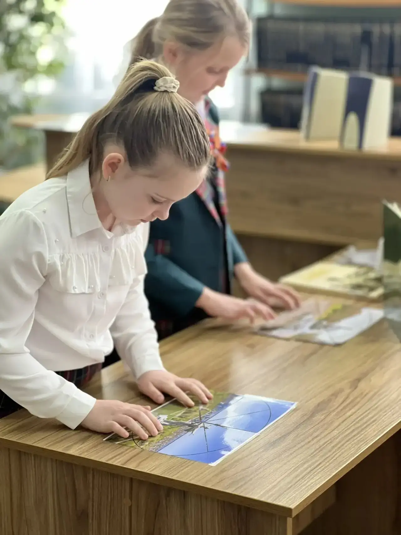 Сегодня ученики 4 «А» класса посетили библиотеку имени Лермонтова 📚  Тема встречи - «Великая Отечест