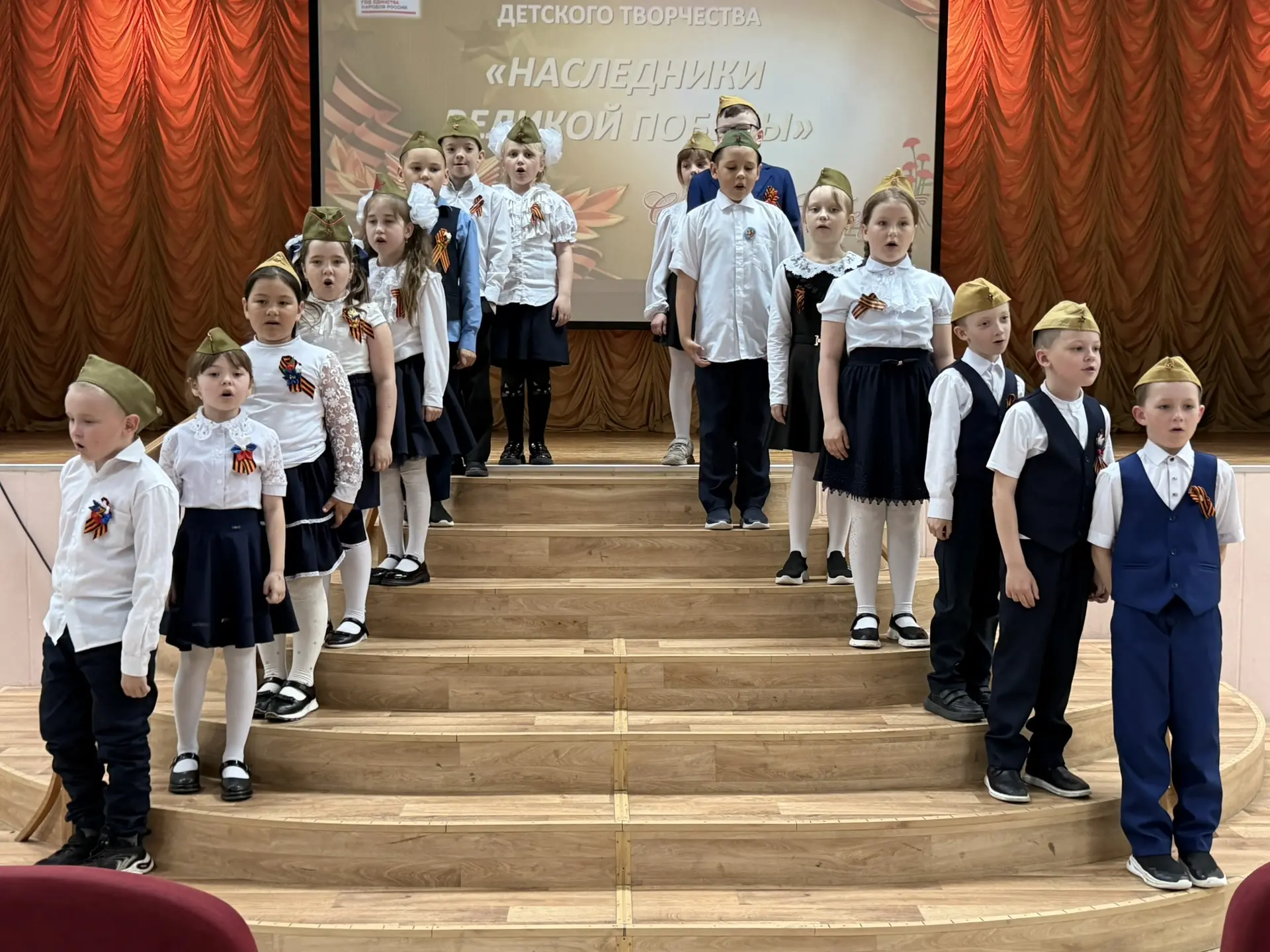🎭 В нашей школе прошёл патриотический конкурс детского творчества «Наследники великой Победы»!  В эт
