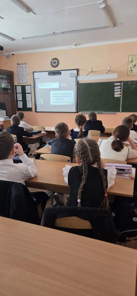 РАЗГОВОРЫ О ВАЖНОМ🇷🇺 Утро понедельника 02 марта 2026 года в школе традиционно началось с торжественн