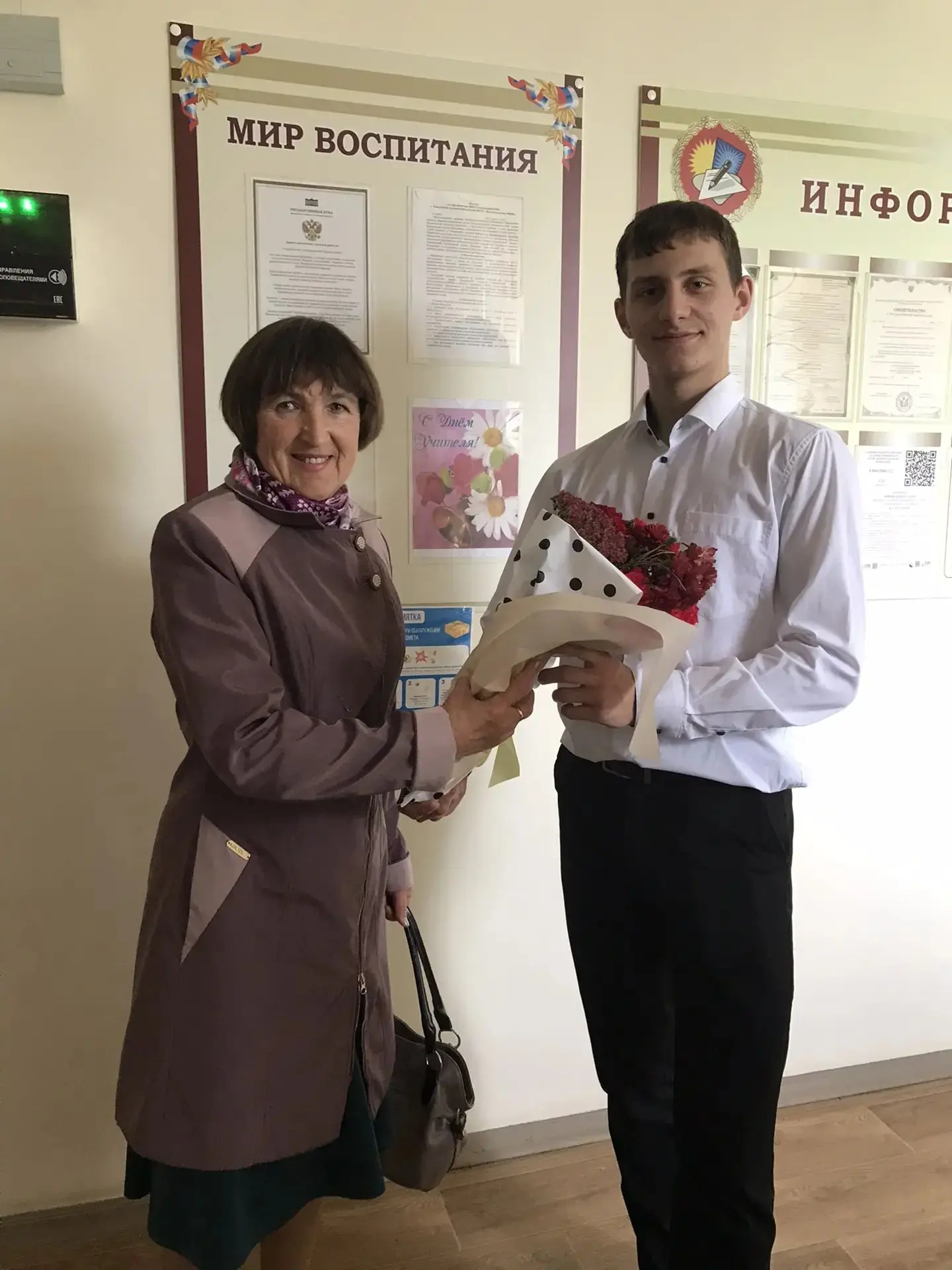 Коллектив нашей школы, обучающиеся и активисты сердечно поздравили ветеранов педагогиче...