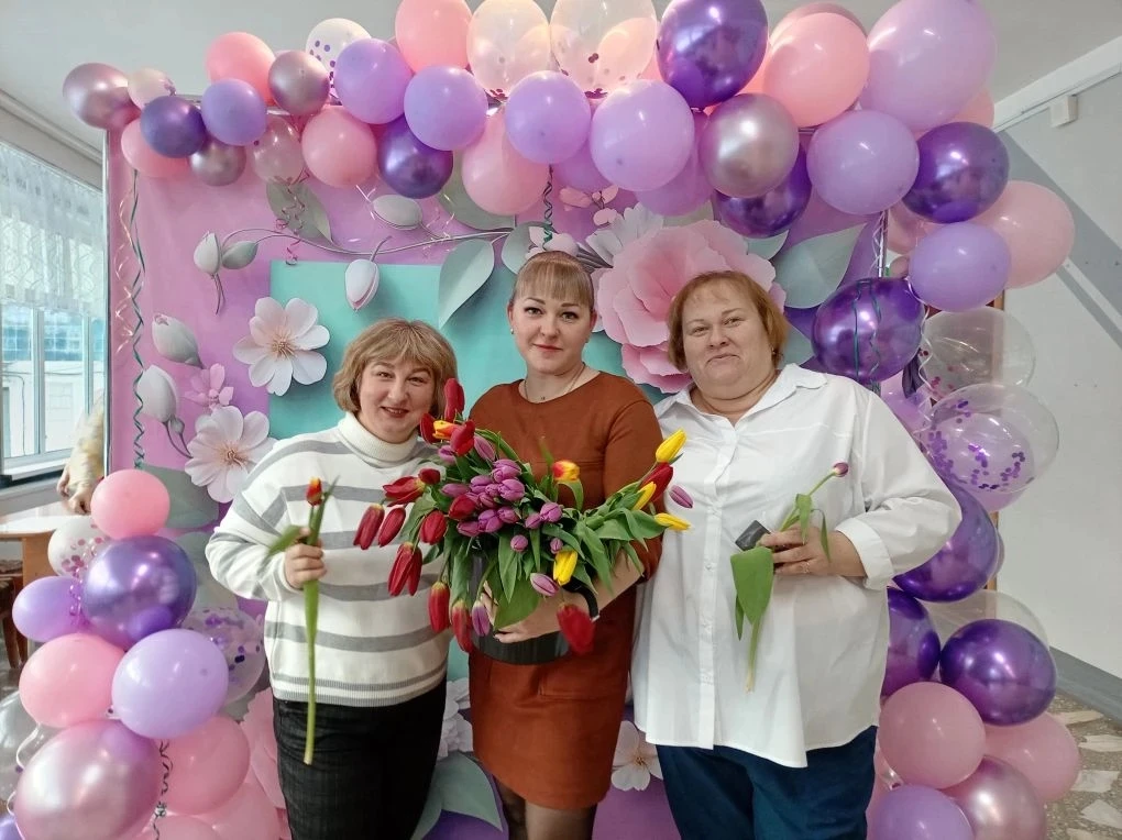 ✨🌷В преддверии 8 Марта наша школа преобразилась! С самого утра царила совершенно особенная, празднич