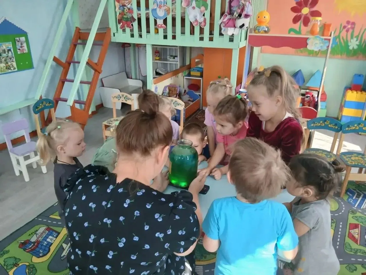 Воспитатель Фунтусова А. В. провела познавательный эксперимент для разновозрастной груп...