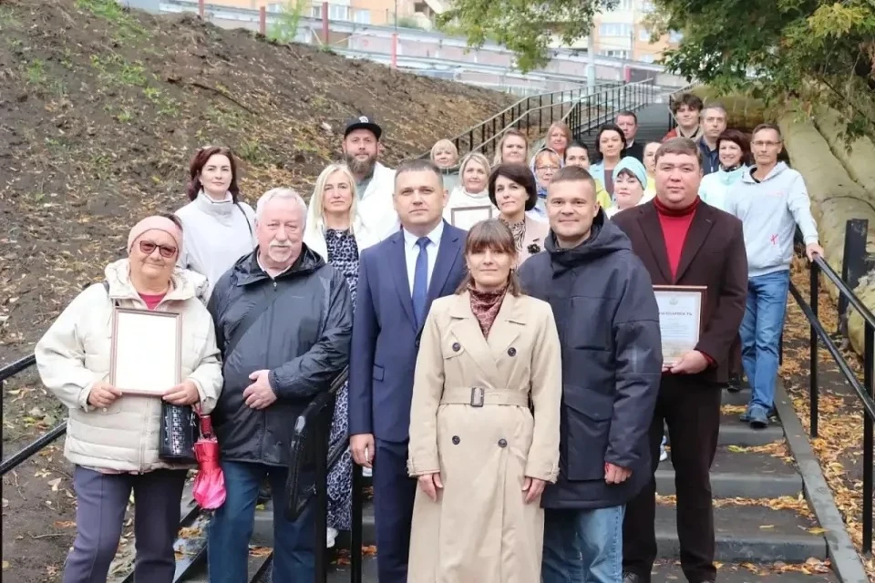 В Барнауле открыли благоустроенную лестницу между улицами Попова и Монтажников
