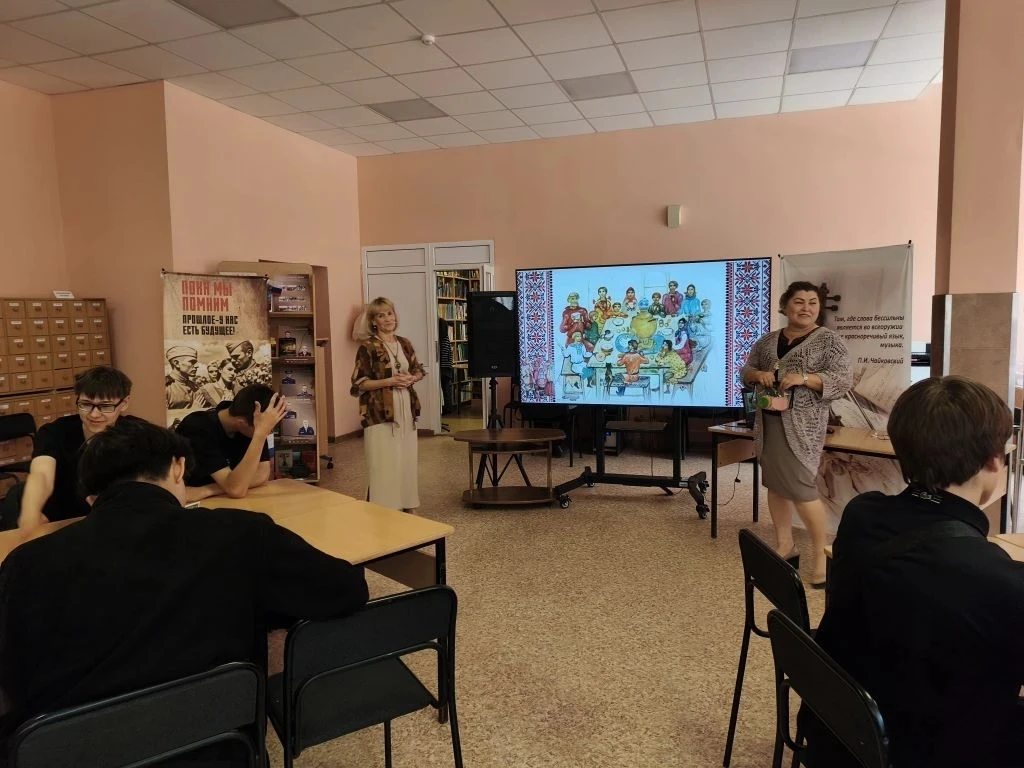 ДОСУГ С ПОЛЬЗОЙ 

🌼 В преддверии праздника «День семьи, любви и верности» и в рамках национального 