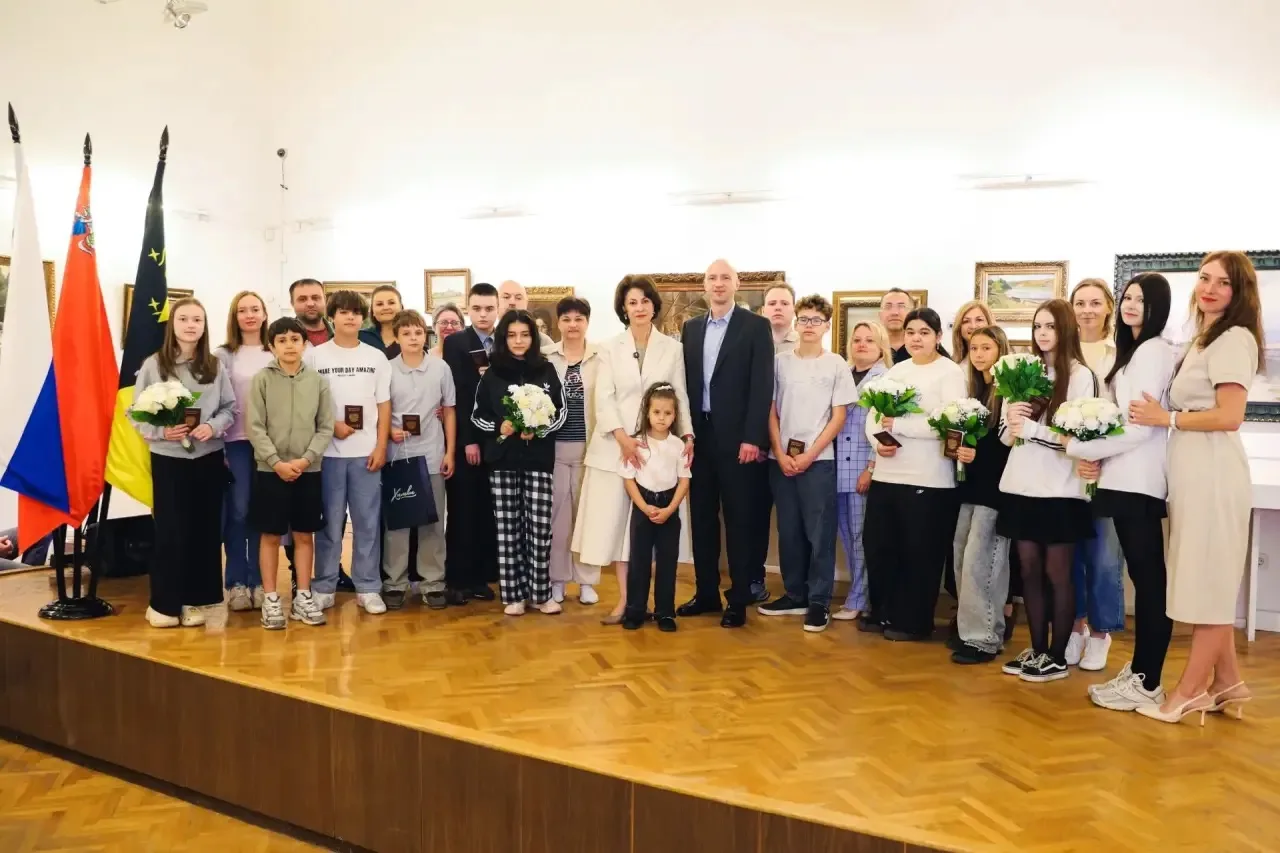Первый паспорт – первый шаг во взрослую жизнь

Сегодня в Химках состоялось особенное событие – 10 юн