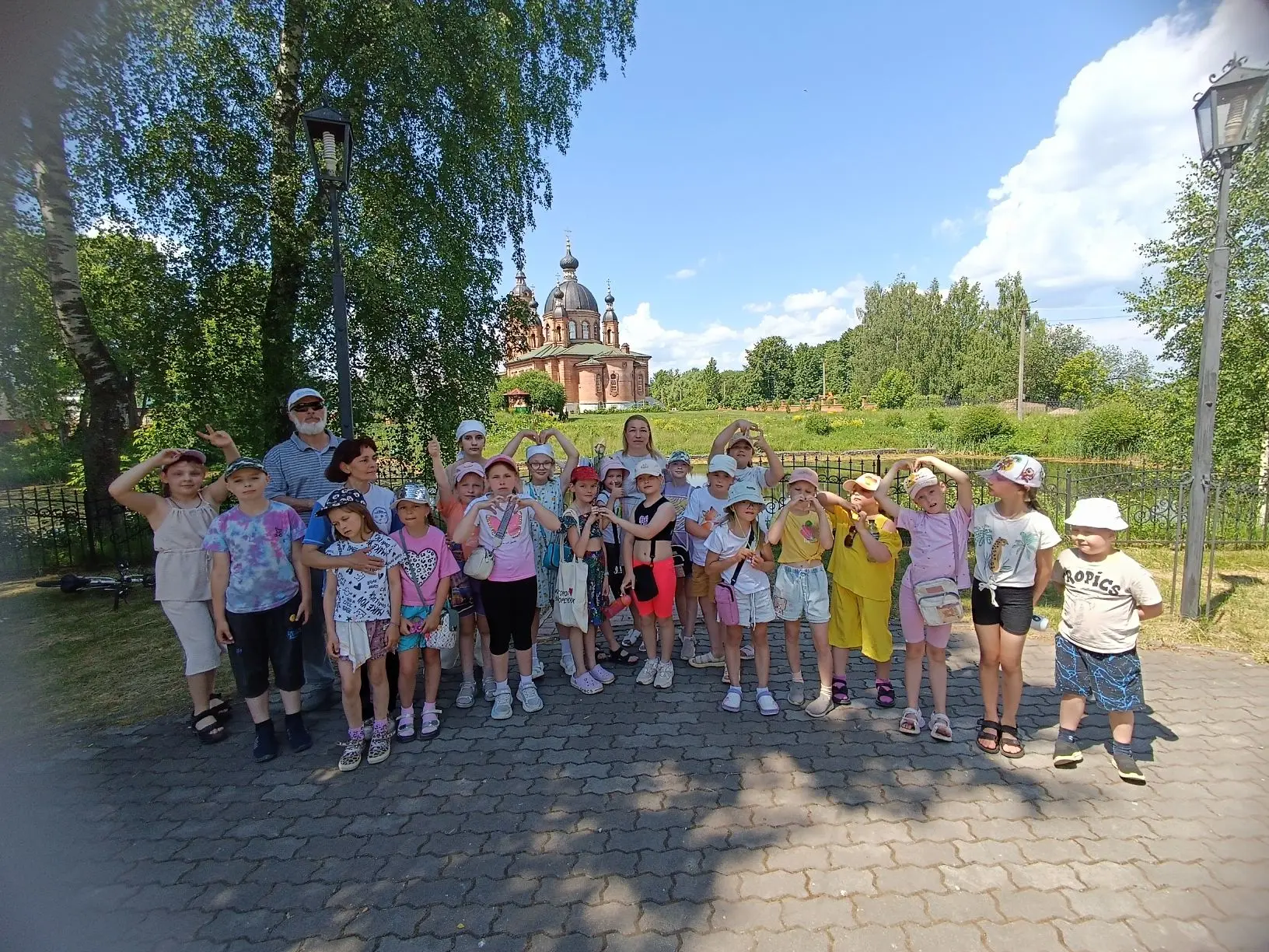 ✨День 7 в лагере ДШИ «Город искусств»: гости, экскурсия и танцы!
🤗Сегодняшний день в нашем лагере п