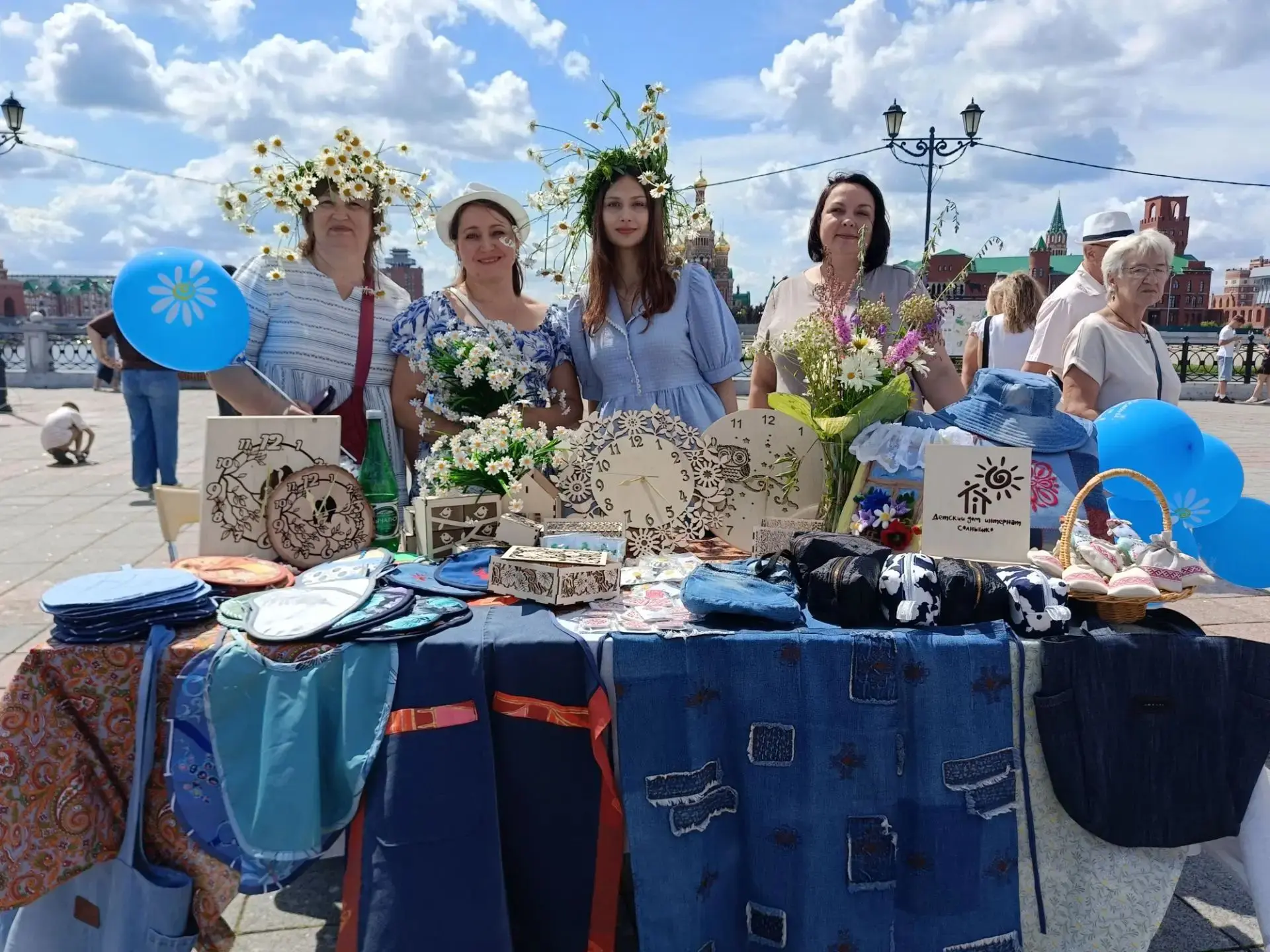🌼На Патриаршей площади прошла ярмарка, посвящённая Дню семьи, любви и верности. Детский дом «Солныш
