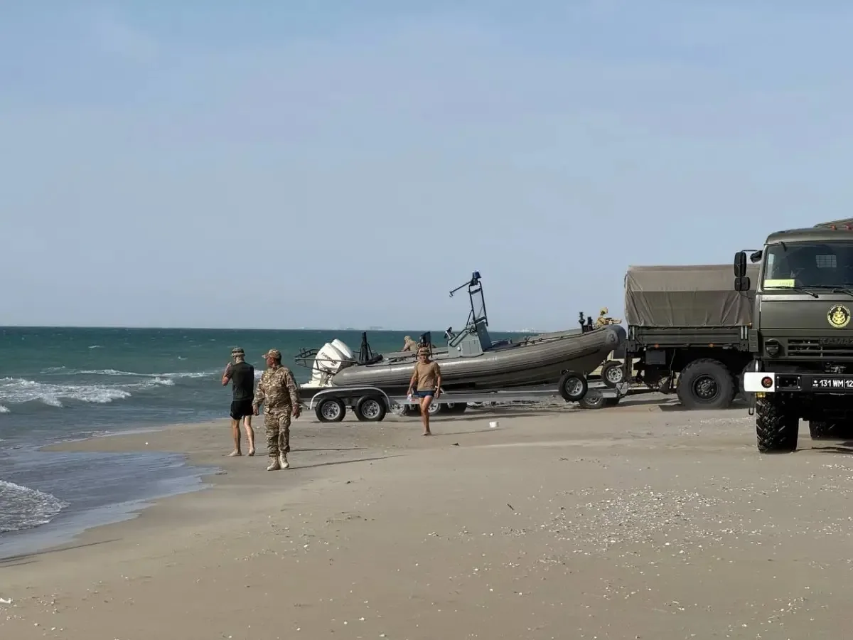 🌊⚓🇰🇿 На побережье Каспия продолжают искать военнослужащих, которых унесло в море во ...