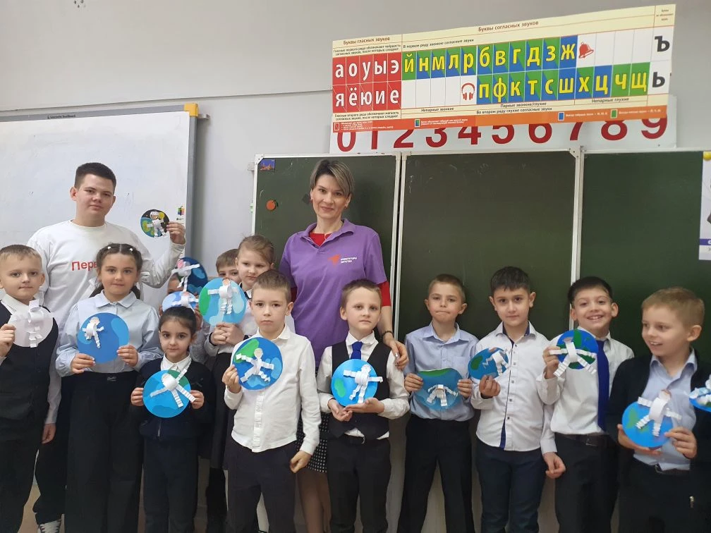 ПУТЬ К ЗВЕЗДАМ НАЧИНАЕТСЯ ЗДЕСЬ!  ✏️В преддверии Дня космонавтики активисты «Движения Первых», совме