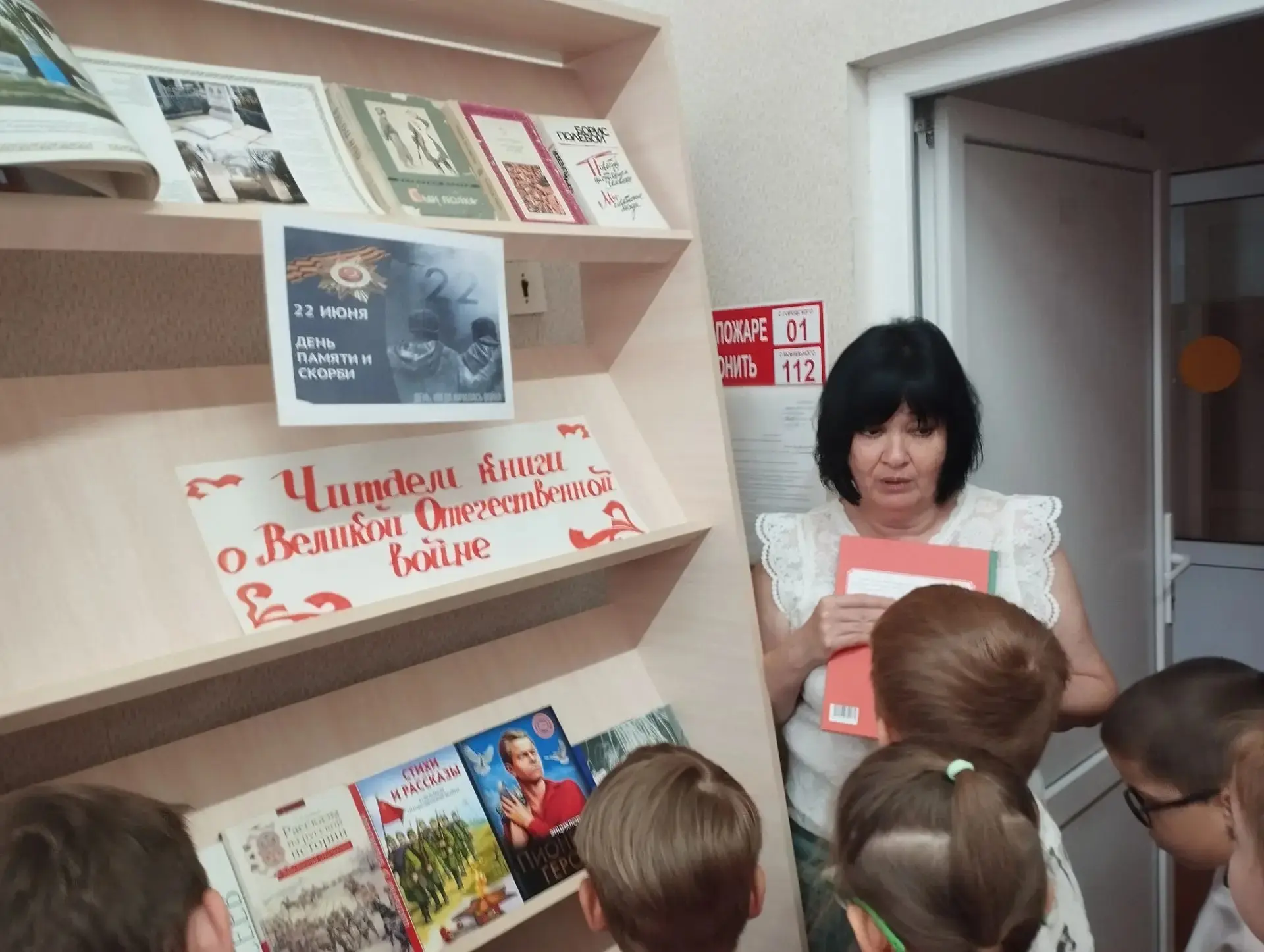 Учащиеся нашей школы посетили библиотеку и погрузились в прошлое. Школьным библиотекарем организован