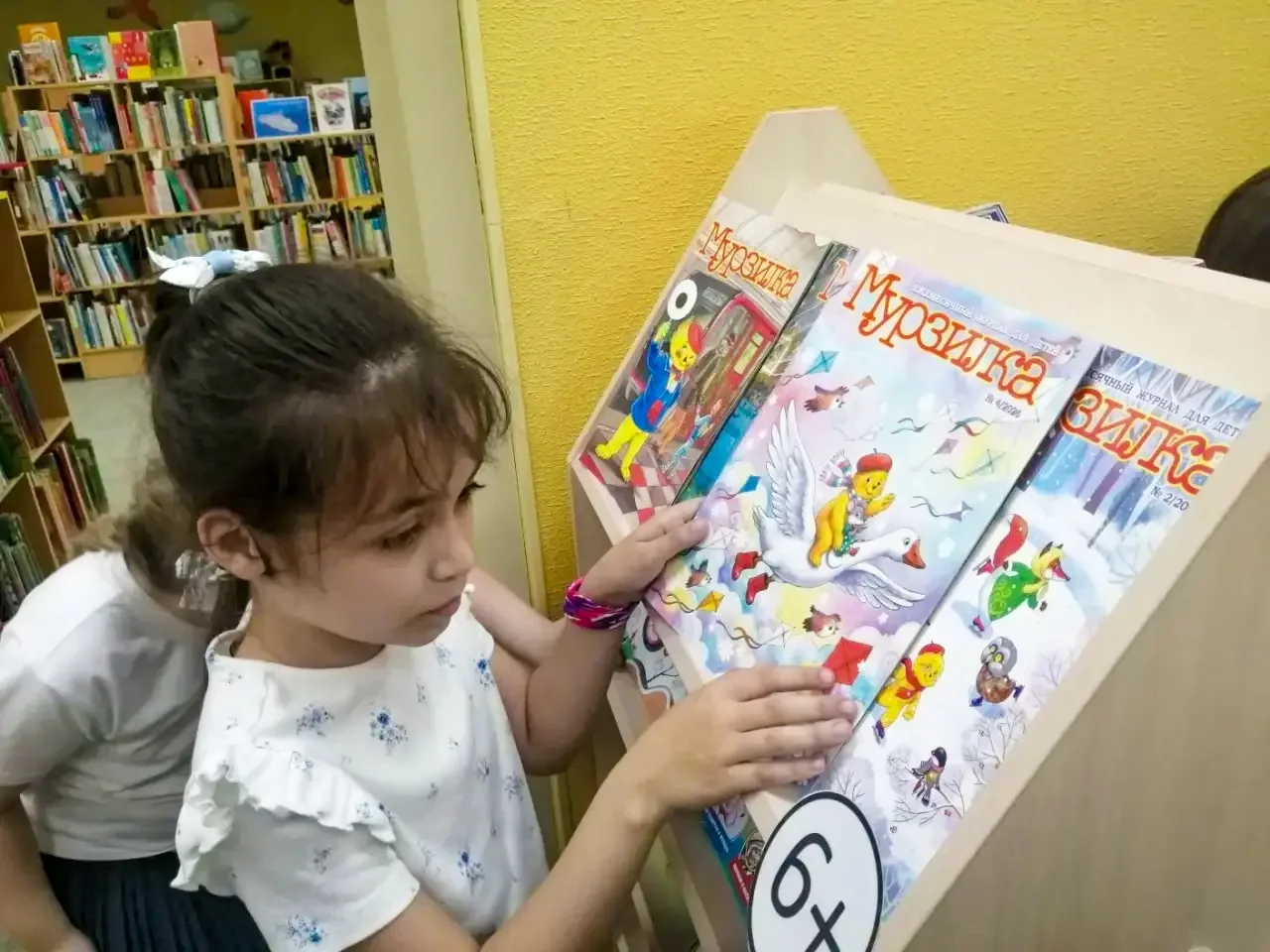 ВОЛШЕБНЫЙ МИР ДЕТСКОЙ КНИГИ 📚✨  Ученики 1 «А» класса вместе со своим классным руководителем Натальей