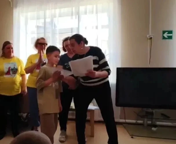 Юный волонтёр из класса 1.2  Ученик 1.2 класса Егор Моисеенко вместе с родителями  приняли участие в