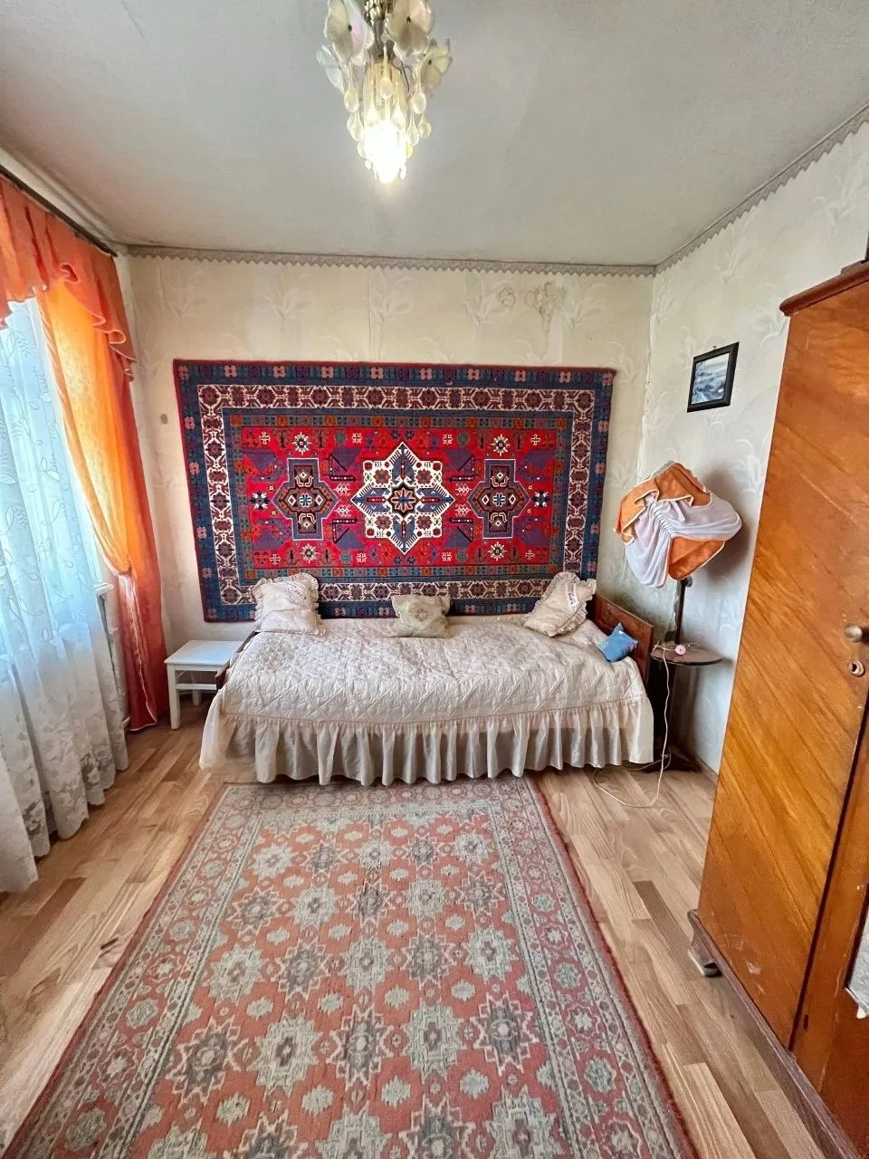 Продам 4-кк с АВТОНОМНЫМ ОТОПЛЕНИЕМ, на кв. 50 лет Октября (восток).