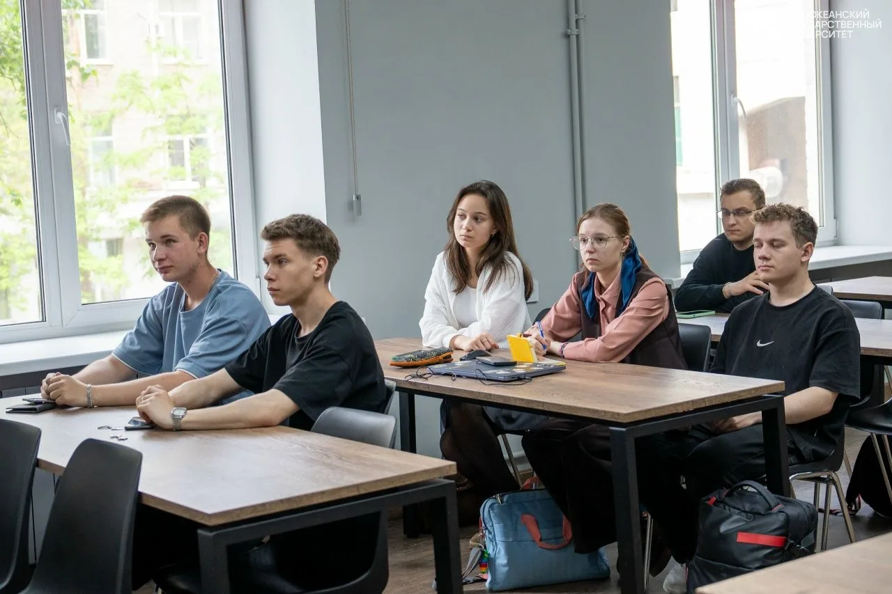 🧑‍🎨 12 студентов ТОГУ начали обучение профессии «Маляр строительный»  Новая программа профподготовки