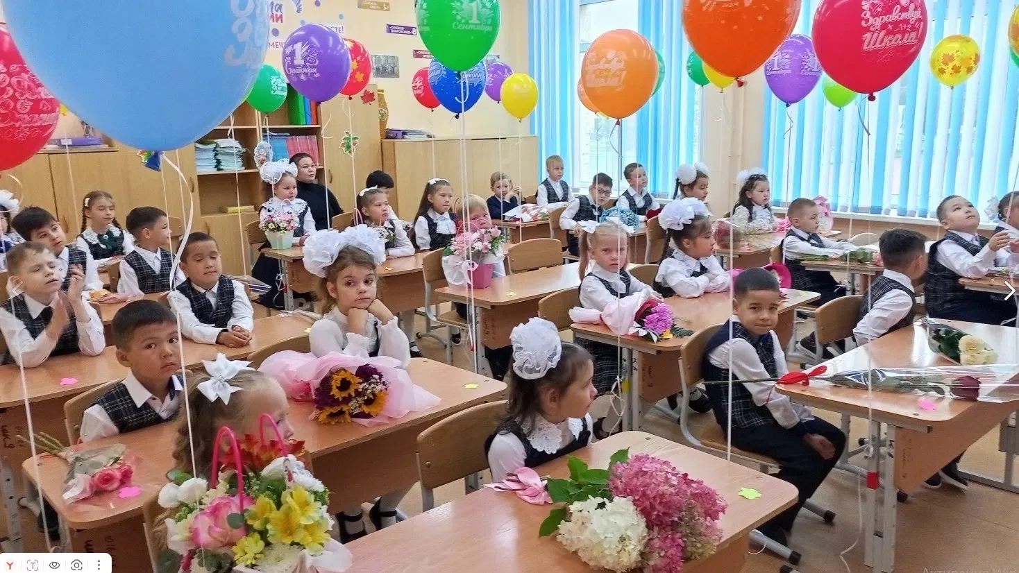 Сегодня, 1 сентября, в нашей школе прозвенел первый звонок. 🔔