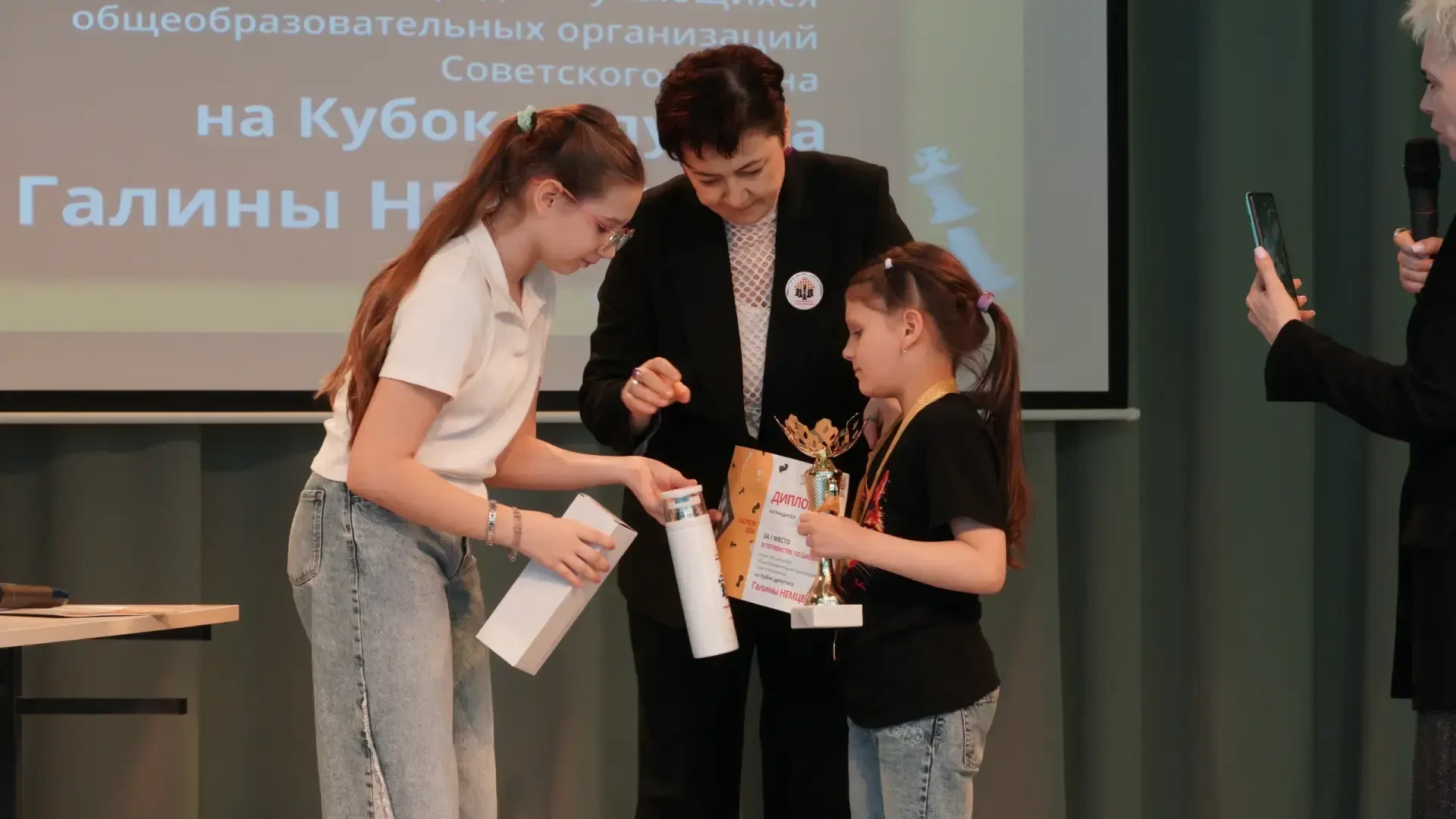 🎉 Гордость школы! Поздравляем Дарью Смирнову с победой! 5 апреля в школе №34 прошло Первенство по ша