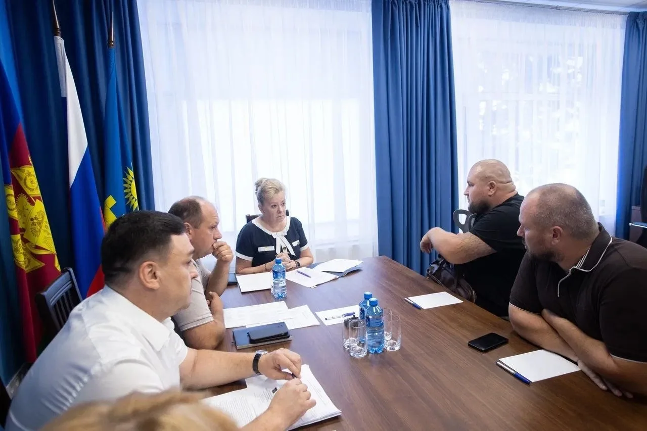 🏡 В Анапе на приёме граждан обсудили поддержку будущих фермеров, проблемы дачников и владельцев дом