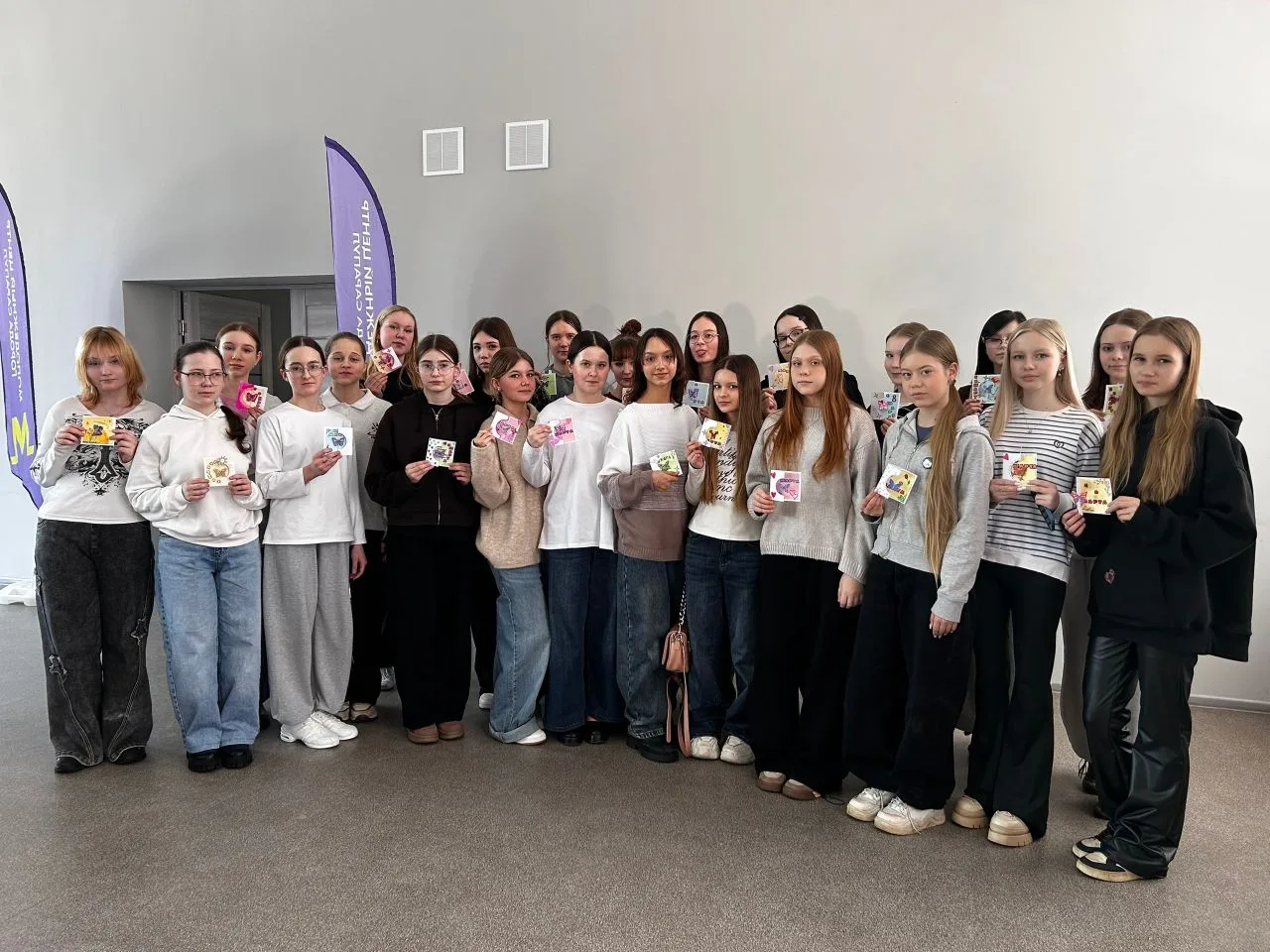 Наши добровольцы создали яркие праздничные открытки.💌