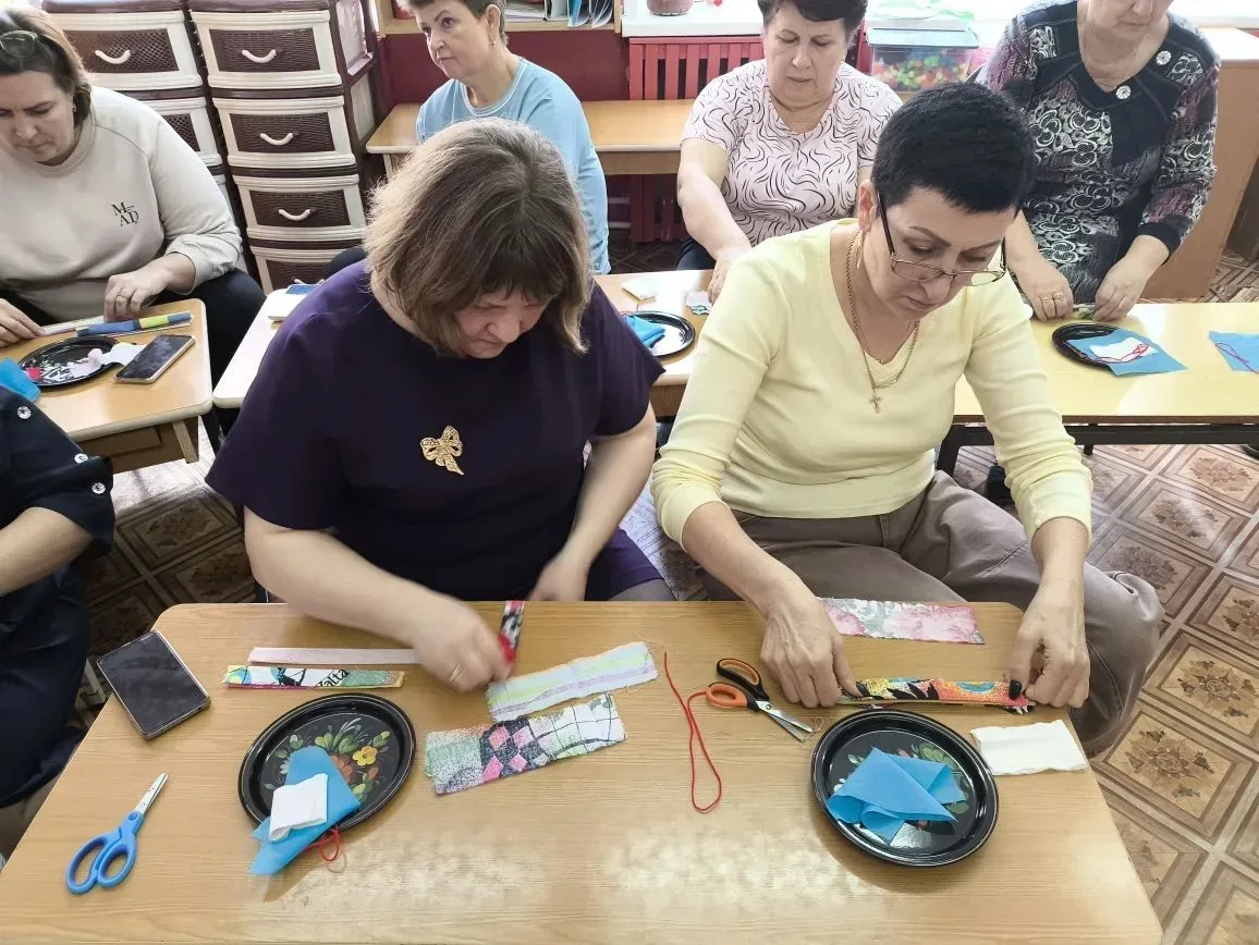 Дошкольное отделение: детский сад " Осинка", в  рамках года единства народов России, педагоги старше