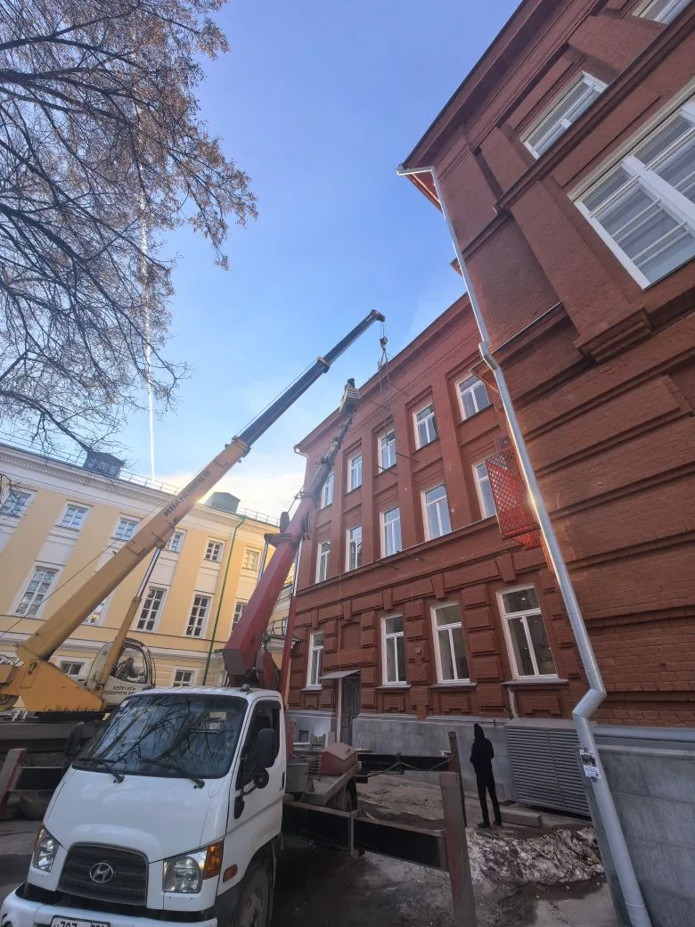 Монтаж металлоконструкций пожарной лестницы